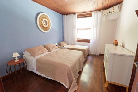 Casa à venda com 3 quartos, 600m² em Itacoatiara, Niterói