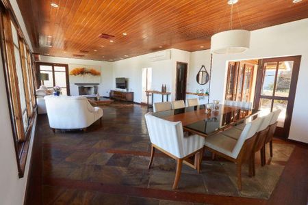 Casa à venda com 3 quartos, 600m² em Itacoatiara, Niterói