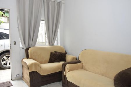 Sala de casa para alugar com 2 quartos, 140m² em Jardim Santo Onofre, Embu das Artes