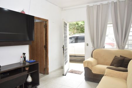 Sala de casa para alugar com 2 quartos, 140m² em Jardim Santo Onofre, Embu das Artes