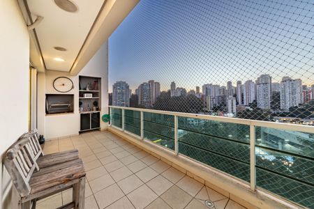 Apartamento à venda com 129m², 2 quartos e 3 vagasVaranda