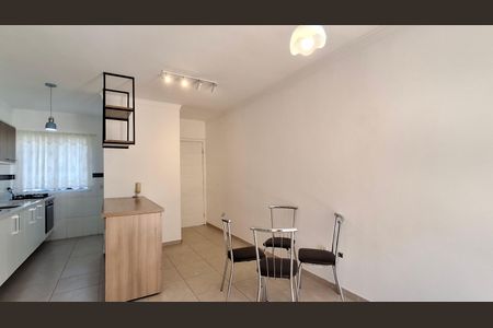 Sala de casa de condomínio para alugar com 2 quartos, 64m² em Parque Taquaral, Campinas