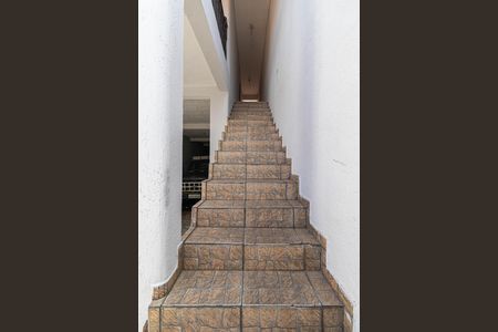 Casa à venda com 300m², 3 quartos e 6 vagas Casa à venda com 300m², 3 quartos e 6 vagasEscada