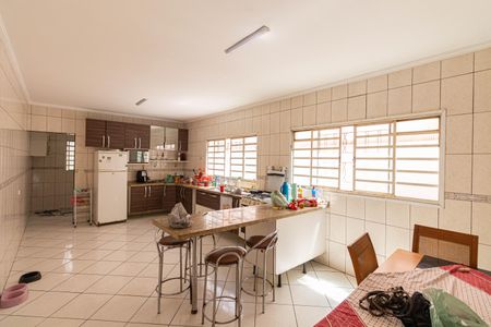 Casa à venda com 300m², 3 quartos e 6 vagas Casa à venda com 300m², 3 quartos e 6 vagasCozinha