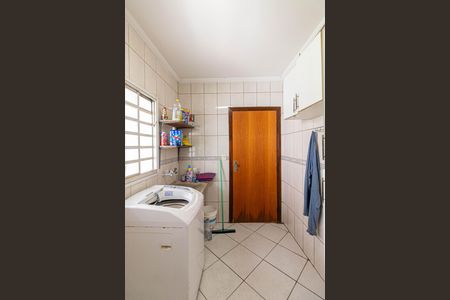 Casa à venda com 300m², 3 quartos e 6 vagas Casa à venda com 300m², 3 quartos e 6 vagasÁrea de Serviço