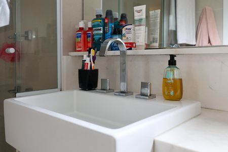 Apartamento à venda com 100m², 2 quartos e 2 vagas Apartamento à venda com 100m², 2 quartos e 2 vagasBanheiro da Suíte 1