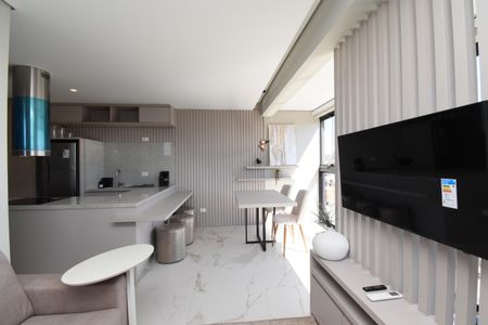 Sala e Cozinha de apartamento para alugar com 1 quarto, 50m² em São Francisco, Curitiba