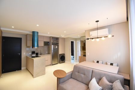 Sala e Cozinha de apartamento para alugar com 1 quarto, 50m² em São Francisco, Curitiba