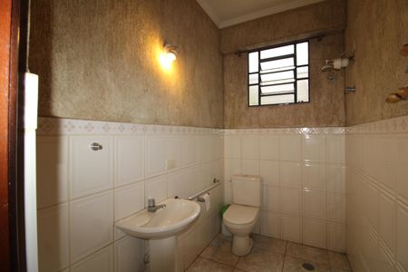 Casa para alugar com 244m², 3 quartos e 2 vagasBanheiro