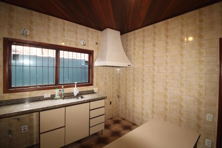 Casa para alugar com 244m², 3 quartos e 2 vagasCozinha