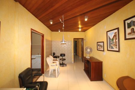 Casa para alugar com 244m², 3 quartos e 2 vagasSala