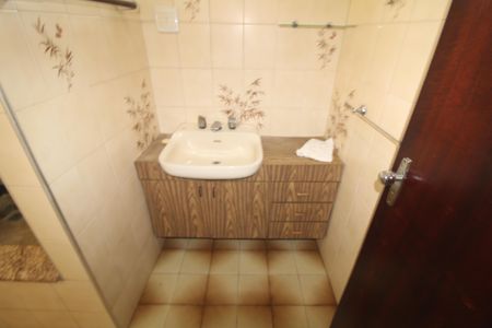 Casa para alugar com 244m², 3 quartos e 2 vagasBanheiro 2