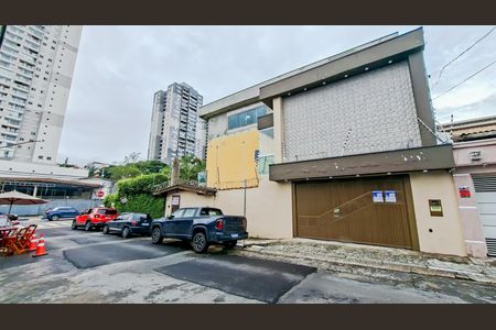 Casa para alugar com 470m², 4 quartos e 4 vagasFachada