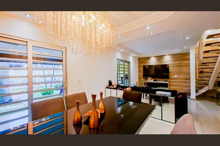 Casa para alugar com 470m², 4 quartos e 4 vagasSala