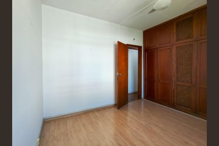 Apartamento à venda com 272m², 4 quartos e 2 vagas Apartamento à venda com 272m², 4 quartos e 2 vagasQuarto 1