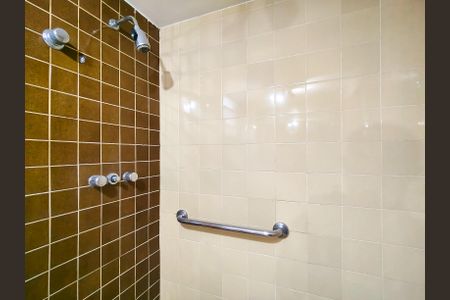 Apartamento à venda com 272m², 4 quartos e 2 vagas Apartamento à venda com 272m², 4 quartos e 2 vagasBanheiro Corredor