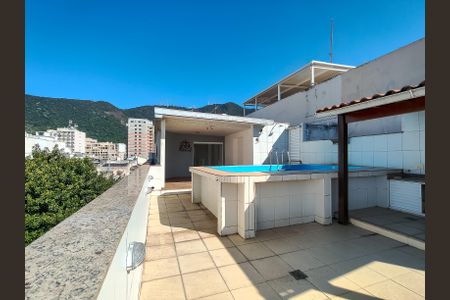 Apartamento à venda com 272m², 4 quartos e 2 vagas Apartamento à venda com 272m², 4 quartos e 2 vagasTerraço