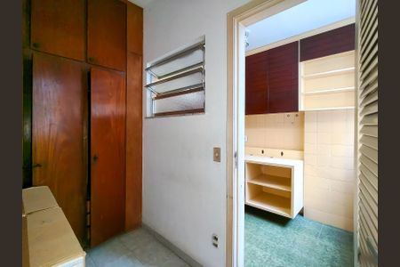 Apartamento à venda com 272m², 4 quartos e 2 vagas Apartamento à venda com 272m², 4 quartos e 2 vagasQuarto de Serviço