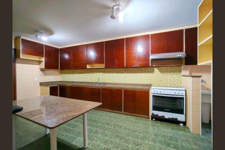 Apartamento à venda com 272m², 4 quartos e 2 vagas Apartamento à venda com 272m², 4 quartos e 2 vagasCozinha