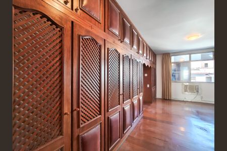 Apartamento à venda com 272m², 4 quartos e 2 vagas Apartamento à venda com 272m², 4 quartos e 2 vagasSuíte