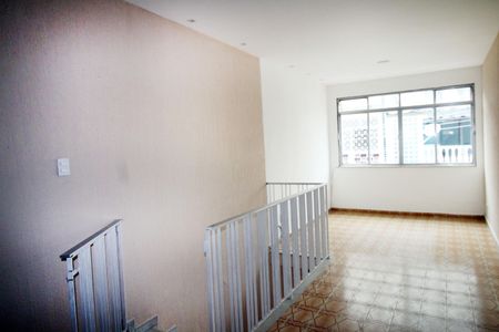 Sala de casa para alugar com 2 quartos, 65m² em Vaz Lobo, Rio de Janeiro