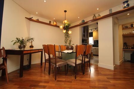 Apartamento à venda com 106m², 2 quartos e 2 vagasSala