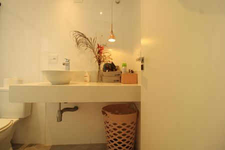 Apartamento à venda com 106m², 2 quartos e 2 vagasBanheiro da Suíte 1