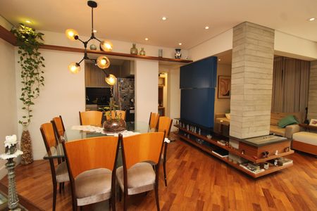 Apartamento à venda com 106m², 2 quartos e 2 vagasSala