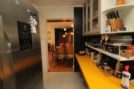 Apartamento à venda com 106m², 2 quartos e 2 vagasCozinha