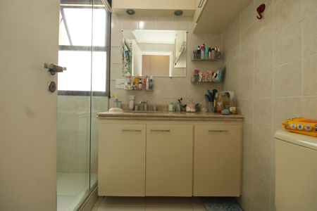 Apartamento à venda com 106m², 2 quartos e 2 vagasBanheiro da suíte 2