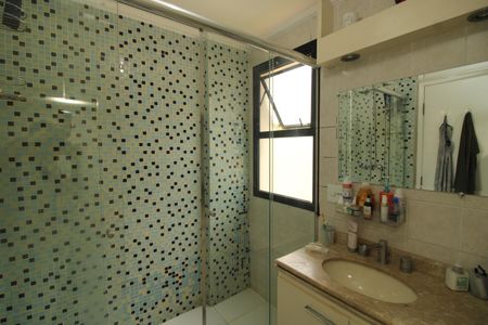 Apartamento à venda com 106m², 2 quartos e 2 vagasBanheiro da suíte 2