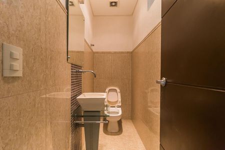 Casa de condomínio para alugar com 300m², 3 quartos e 6 vagas Casa de condomínio para alugar com 300m², 3 quartos e 6 vagasLavabo