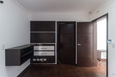 Casa de condomínio para alugar com 300m², 3 quartos e 6 vagas Casa de condomínio para alugar com 300m², 3 quartos e 6 vagasQuarto 1 - Suíte 1