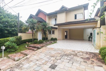 Casa de condomínio para alugar com 300m², 3 quartos e 6 vagas Casa de condomínio para alugar com 300m², 3 quartos e 6 vagasFachada