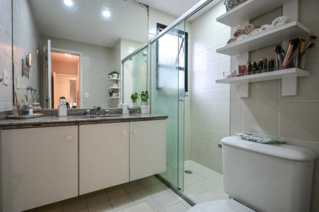 Apartamento à venda com 130m², 3 quartos e 2 vagasBanheiro Suíte 