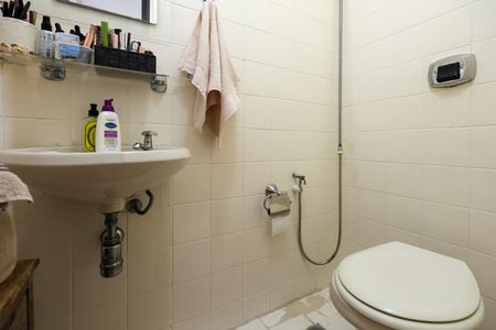 Apartamento à venda com 70m², 2 quartos e 2 vagasBanheiro da Suíte