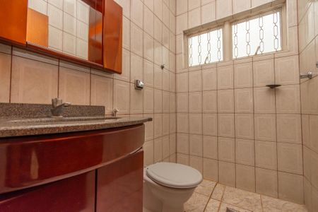 Casa para alugar com 144m², 3 quartos e 2 vagasBanheiro Social 1