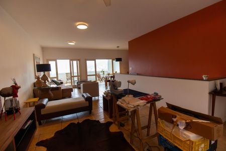 Casa à venda com 3 quartos, 250m² em Camboinhas, Niterói