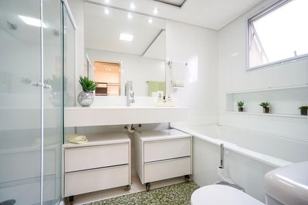 Apartamento à venda com 350m², 3 quartos e 4 vagasBanheiro da suíte 03