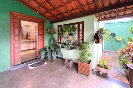 Casa à venda com 400m², 4 quartos e 3 vagas Casa à venda com 400m², 4 quartos e 3 vagasVaranda frente