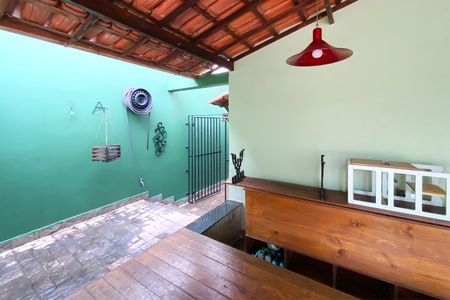 Casa à venda com 400m², 4 quartos e 3 vagas Casa à venda com 400m², 4 quartos e 3 vagasVaranda