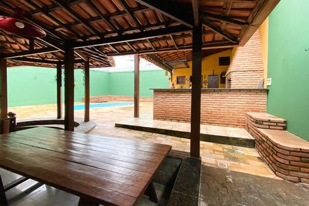 Casa à venda com 400m², 4 quartos e 3 vagas Casa à venda com 400m², 4 quartos e 3 vagasVaranda