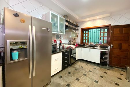 Casa à venda com 400m², 4 quartos e 3 vagas Casa à venda com 400m², 4 quartos e 3 vagasCozinha