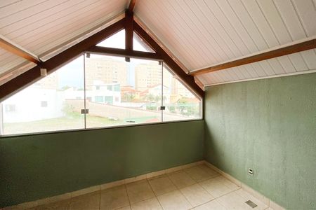 Casa à venda com 400m², 4 quartos e 3 vagas Casa à venda com 400m², 4 quartos e 3 vagasSótão