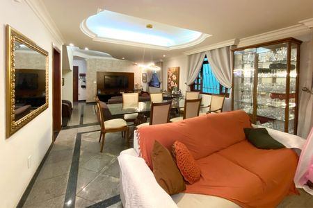 Casa à venda com 400m², 4 quartos e 3 vagas Casa à venda com 400m², 4 quartos e 3 vagasSala de Jantar