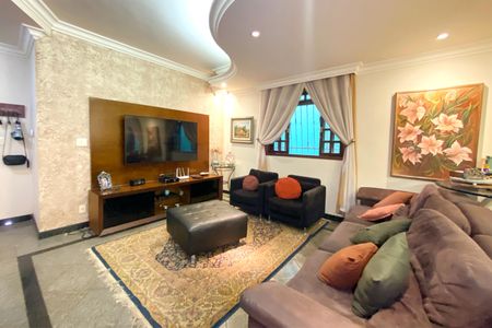 Casa à venda com 400m², 4 quartos e 3 vagas Casa à venda com 400m², 4 quartos e 3 vagasSala