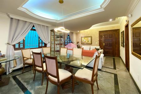 Casa à venda com 400m², 4 quartos e 3 vagas Casa à venda com 400m², 4 quartos e 3 vagasSala de Jantar