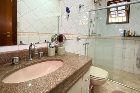 Casa à venda com 400m², 4 quartos e 3 vagas Casa à venda com 400m², 4 quartos e 3 vagasBanheiro da Suíte 2