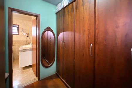 Casa à venda com 400m², 4 quartos e 3 vagas Casa à venda com 400m², 4 quartos e 3 vagasCloset da suíte 1