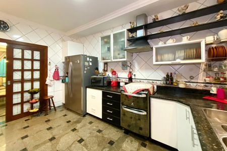 Casa à venda com 400m², 4 quartos e 3 vagas Casa à venda com 400m², 4 quartos e 3 vagasCozinha